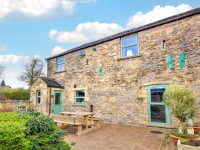 4 Bed in Whaley Bridge PK535